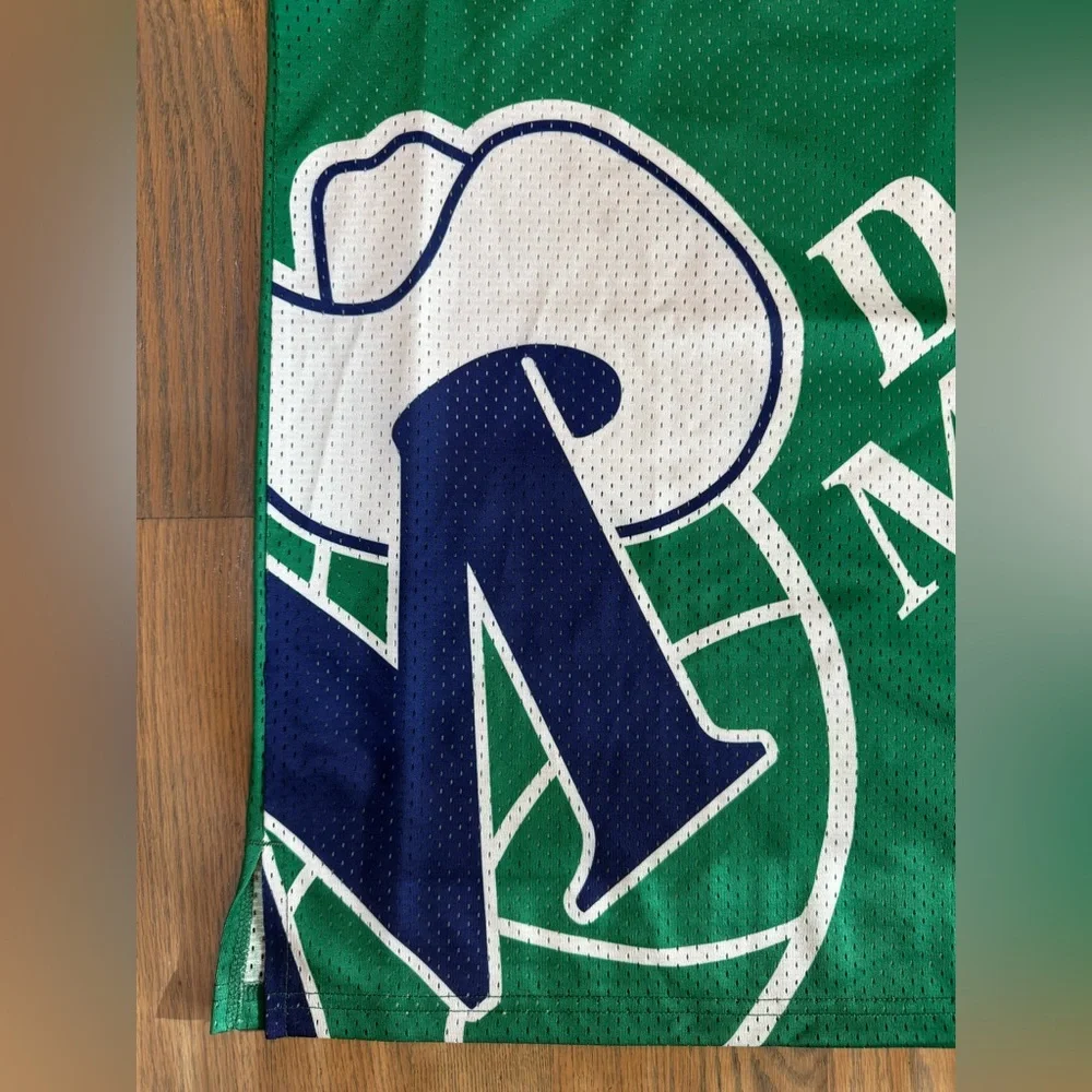 Mitchell & Ness NWT Dallas Mavericks Youth Green Hardwood Classics Jersey